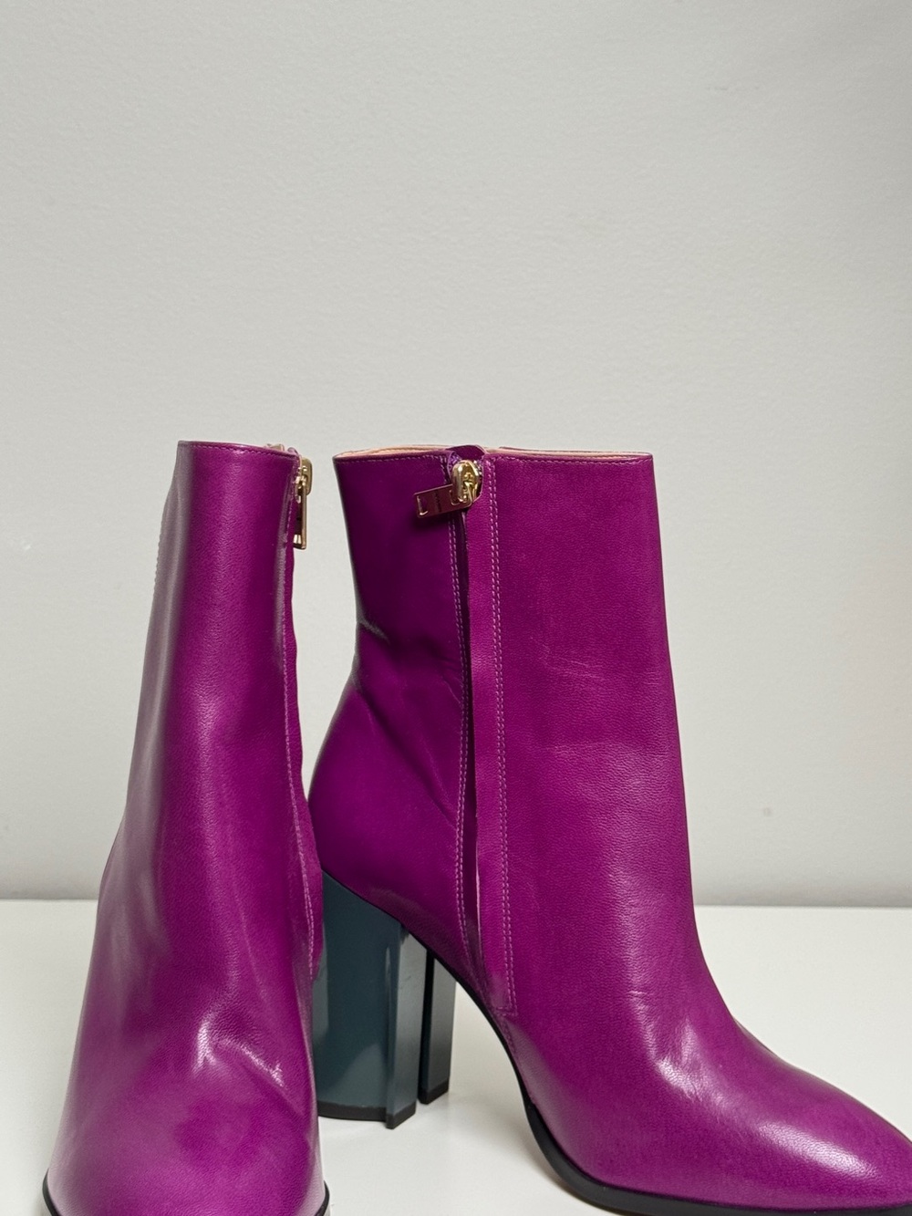 COACH Brielle leather ankle booties in a gorgeous dark magenta/fuchsia pink, siz